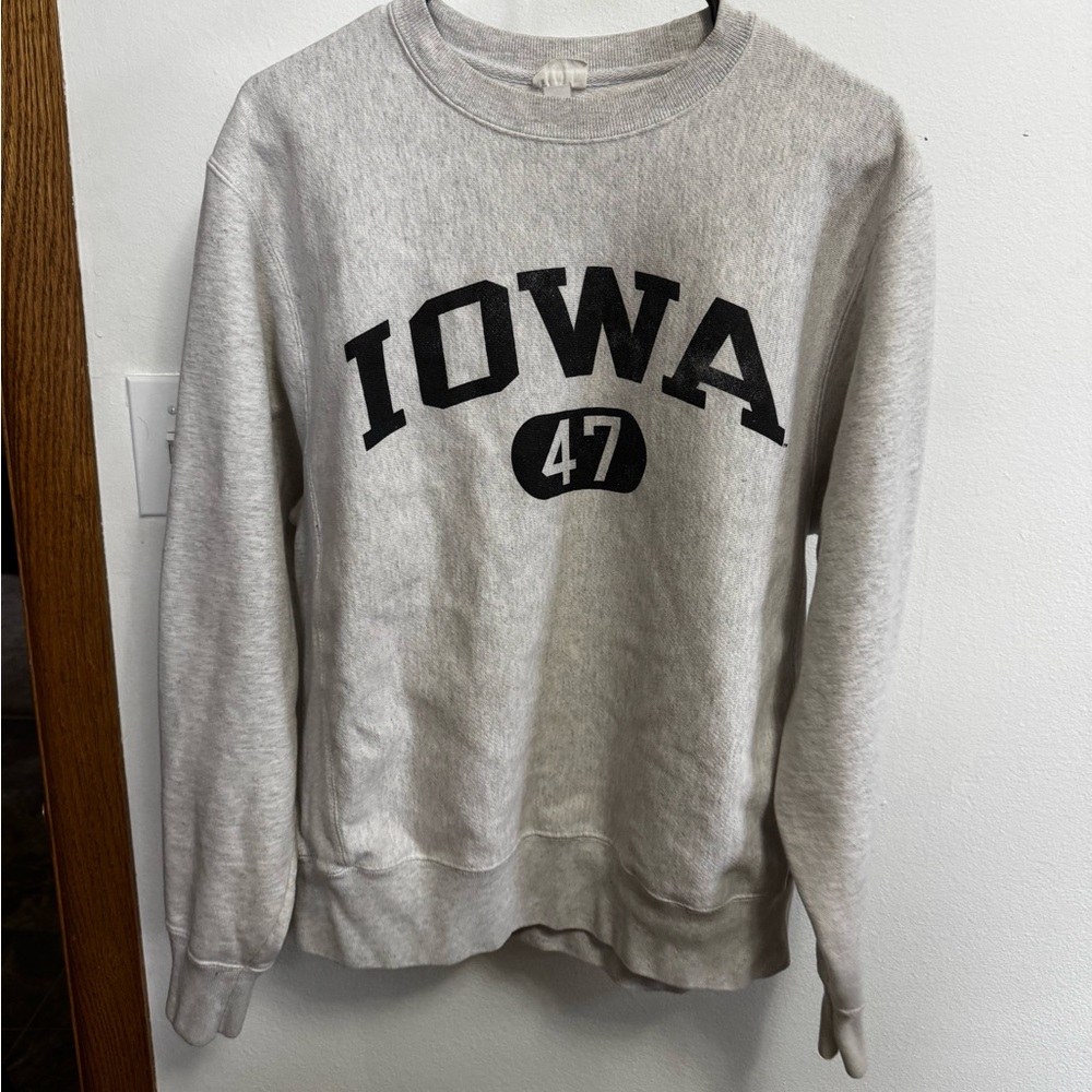 Champion Women's Gray Iowa Crew Neck Sweater